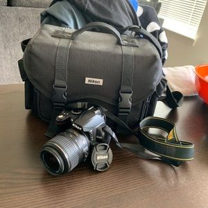 Nikon D3000 DSLR Camera with Carry Case